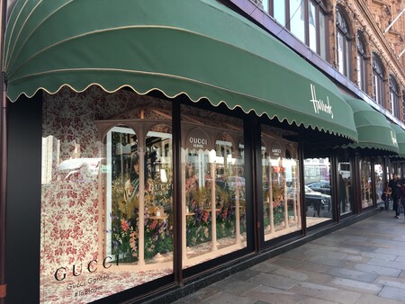display windows at Harrods